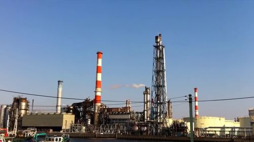 石化工厂里的 长明灯 ,它属于哪种类型的灯具 今天算长见识了